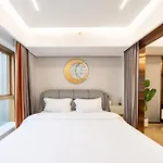 Shanghai People\'S Square Apartment