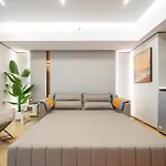 Shanghai People\'S Square Apartment