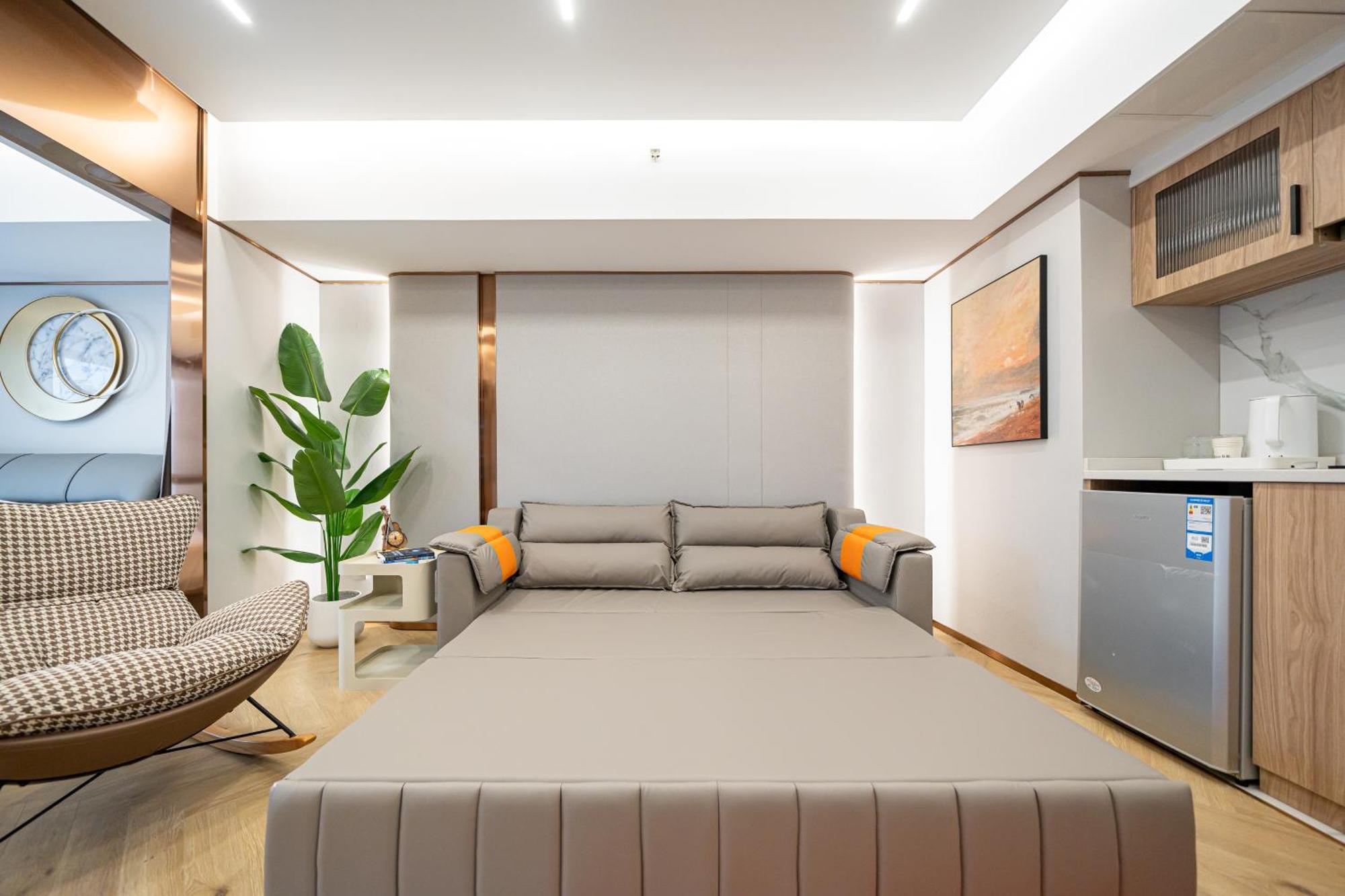 People's Square Aparthotel 2*
