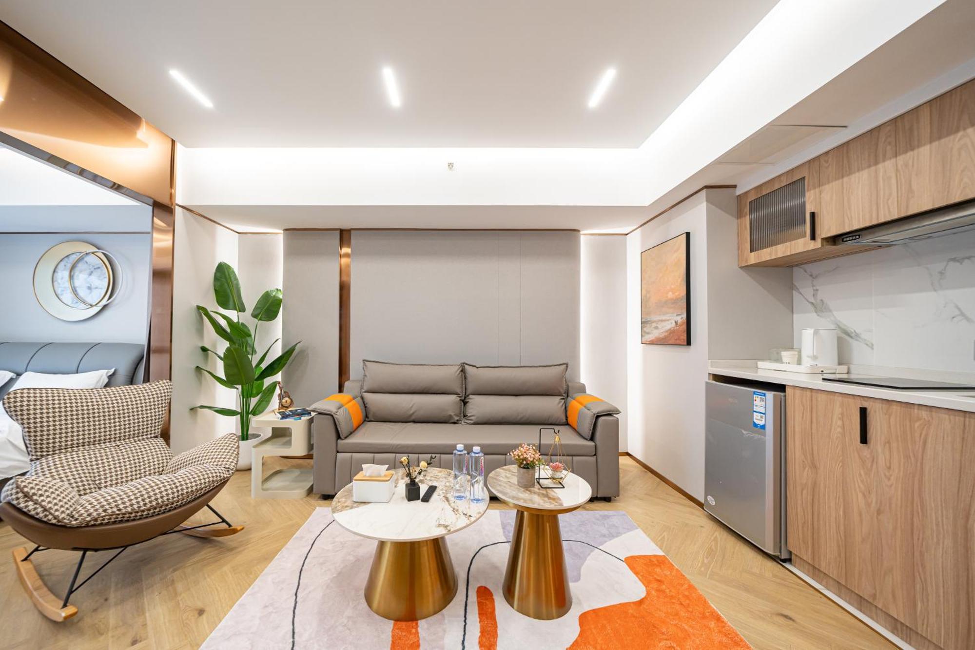 Aparthotel People's Square 2*